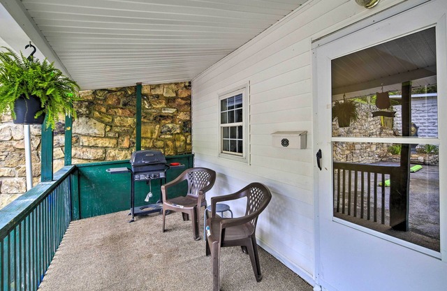 Ideally Located Bluefield Unit - Pets Welcome