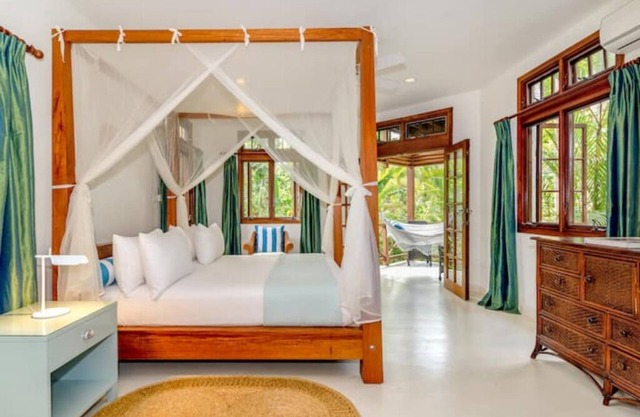 Idle Awhile Villa - Cottonwood Luxury 5 Bedroom Villa, Negril