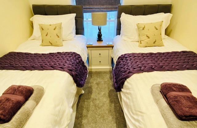 Idyllic cottage with private hot tub in picturesque village in the Peak District