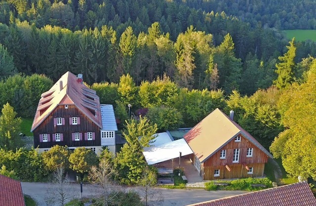Idyllic house with lots of extras in a beautiful natural setting