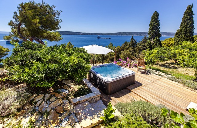 Idyllic location with stunning view located in Park forest & 100m from the sea