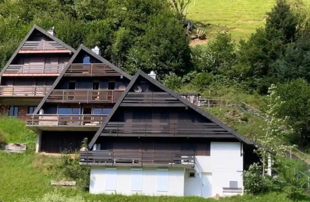 Idyllisches Chalet in den Bergen beim Titlis