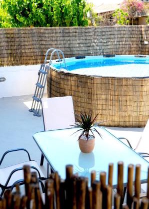 IKARUS apartment with courtyard & pool in Chania