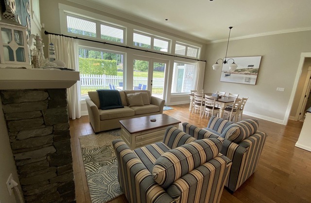 Immaculate, Beautifully designed, Spacious Villa 2 min walk to the Beach