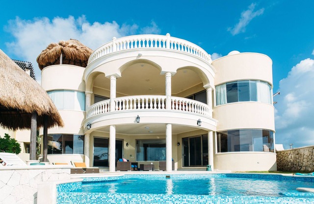 Immaculate Oceanfront Villa/10 min. from Tulum/Gated Street