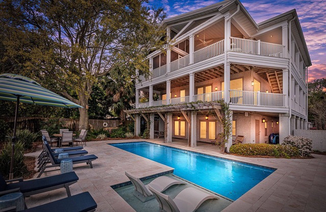 Immaculate Private Ocean Front Escape, Easy Walk To BEACH, Private Pool!