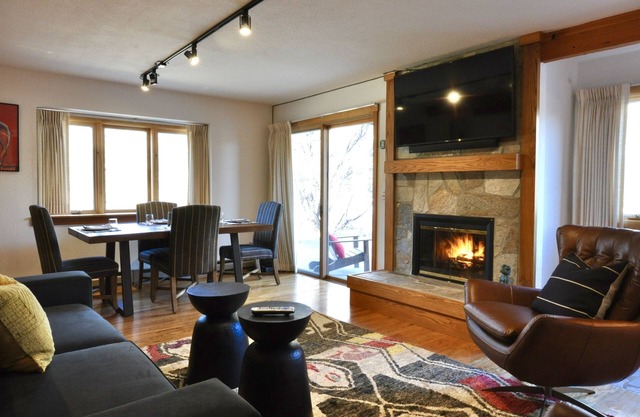 Immaculate Updated Condo, 5 Minutes from Skiing!