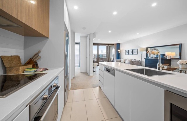 Impeccable 1-Bed with Alfresco Dining in Barton