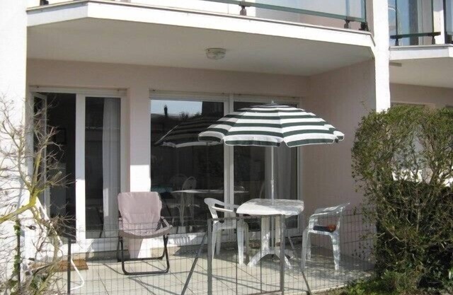 In ERQUY, quiet building "CAP ARMOR" 200m from the beach.
