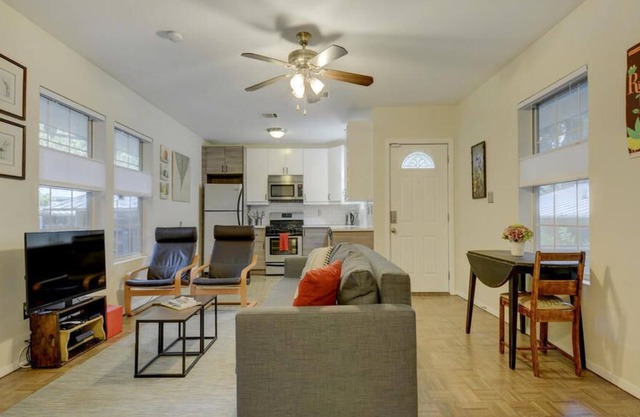 In heart of Downtown! Barton Springs! Zilker! areas! Charming private retreat!