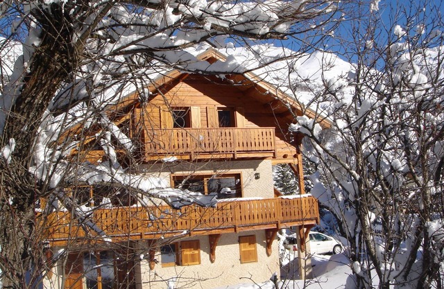 IN INDIVIDUAL CHALET AT THE FOOT OF THE SLOPES APARTMENT 4 to 6 PEOPLE