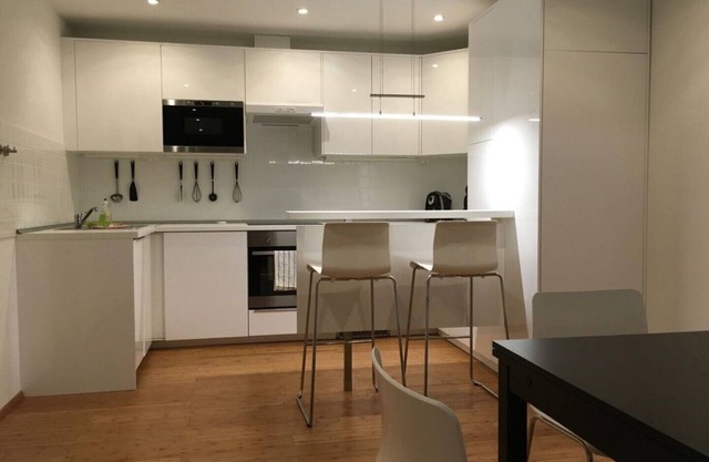 In the center, 2-room-apartment, 75sqm, 20% DISCOUNT from 1 month! W-Lan, TG, partly with AC!