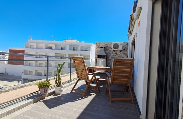 In the centre of Olhão, Parking, Pool, BBQ, A/C, 3 min walk from the Pier