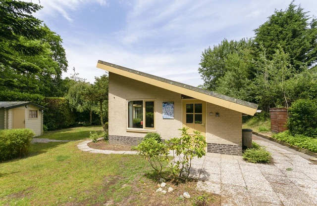 In the green, quiet Prinsenhof park you will find this idyllic holiday home in the middle of nature.