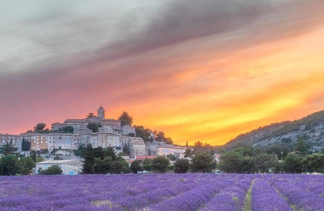 IN THE HEART OF BANON At the bottom of the apartment, bakery, restaurant, paragliding, etc.