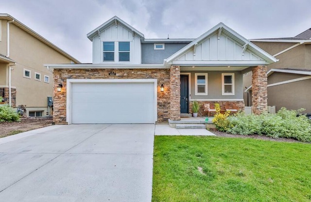 In the HEART of Herriman! RENT this entire HOME!