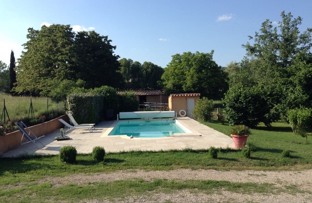 In the heart of Provence independent studio of 25m2 with views of the hills