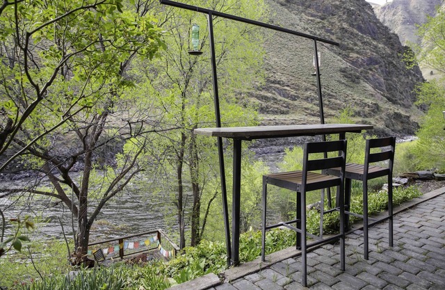 Inbody Hideaway River Front Vacation Rental - Ease into Relaxation