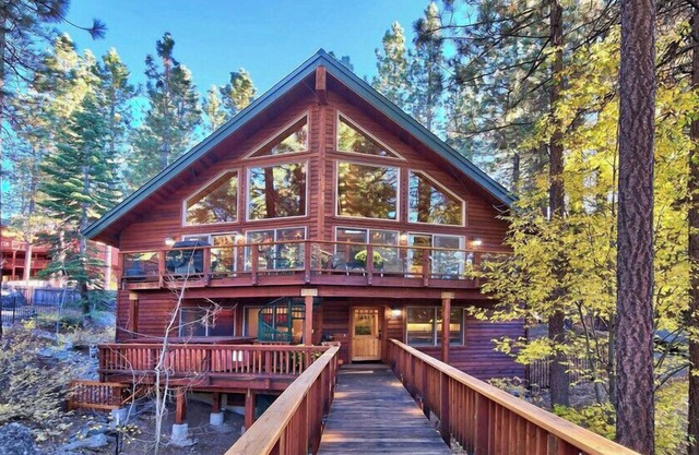 Incredible Tahoe Vacation Experience for 10 guests, 4 Bed, 4 Bath, 3600 sq ft