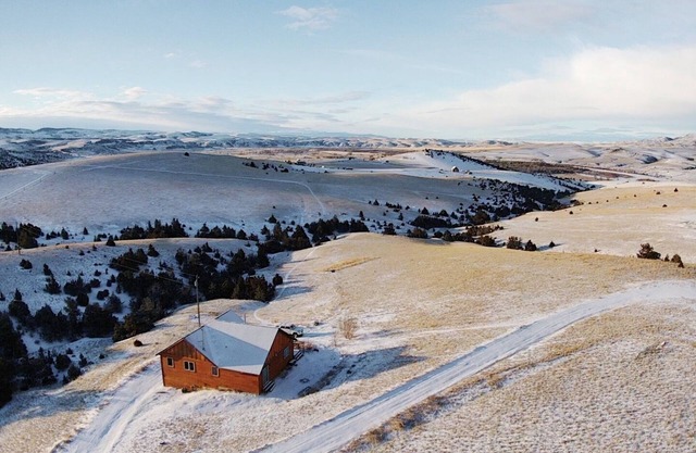 INCREDIBLE VIEWS + FAST WIFI, 10 private acres