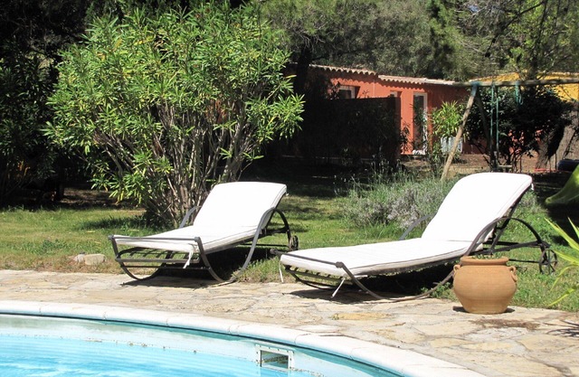 Independent cottages in the heart of the vineyards 10 minutes from the beaches