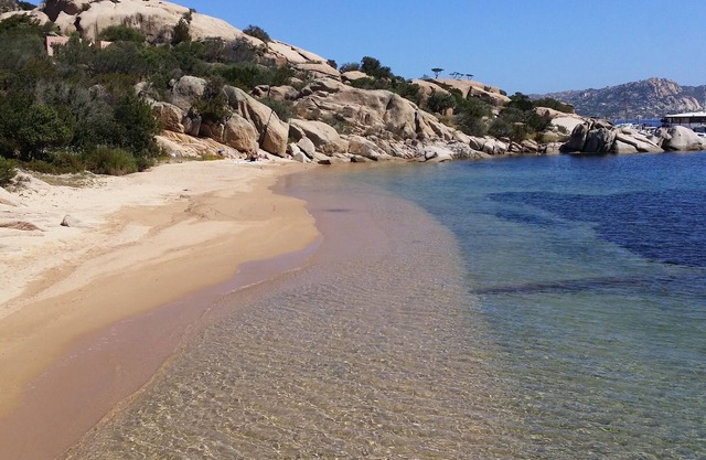 INDEPENDENT HOUSE WITH ENCHANTING VIEWS ON THE ARCHIPELAGO OF MADDALENA