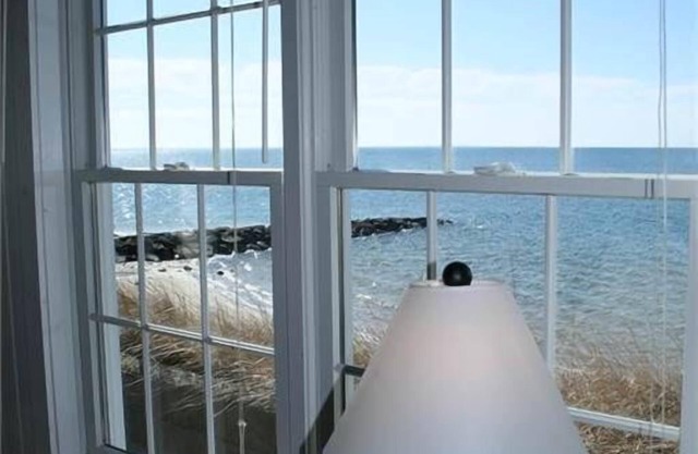 Indian Neck 2BD Waterfront-RIGHT ON THE BEACH, A/C, Direct Beach Access, Amazing Water Views & Sunsets