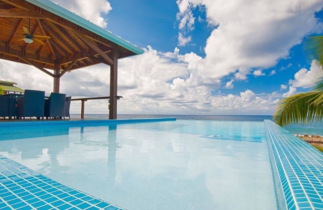 Infinity Pool/Spectacular Sunsets/Quiet side of West End/Incredible Views