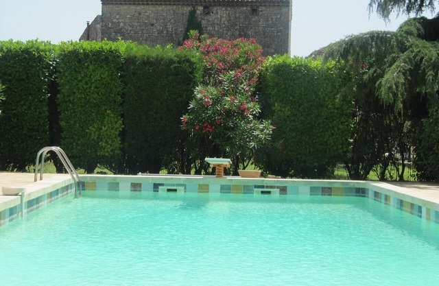 INSOLITE BOIS & VERDURE/Private swimming pool and tennis court/NEAR UZES - SAMANE