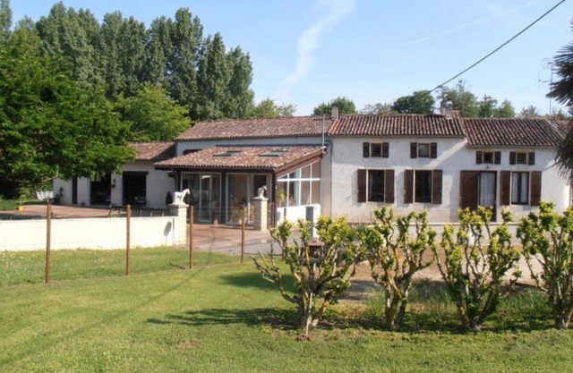 Inviting 6-Bed Farmhouse