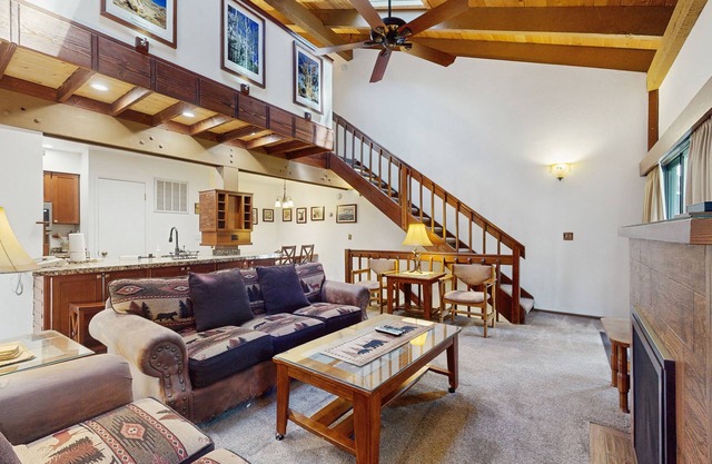 Inviting condo near skiing with lake/beach access, pools, & hot tubs