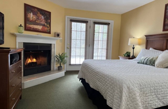 Inviting Condo w Fire Place & Hot Tub