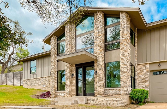 Inviting home with enclosed yard, full kitchen, patio, & W/D