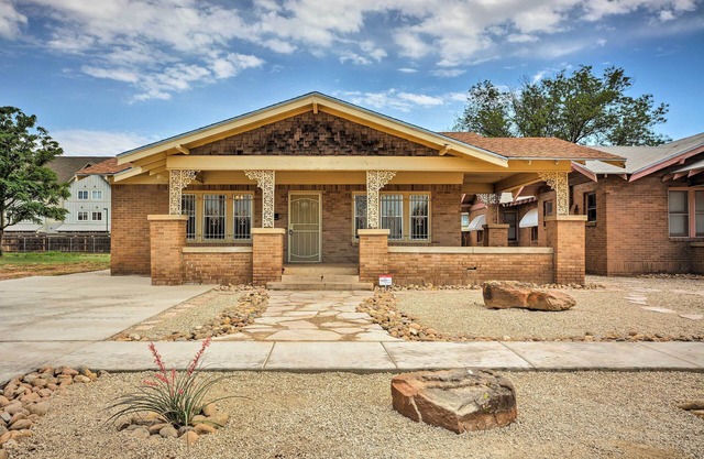 Inviting Lubbock Home > 1 Mi to Downtown