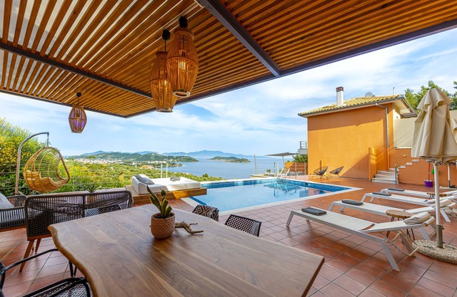 IO.DELUXE 2ΒR, 2 BTHR.VILLA WITH PRIVATE POOL AND STUNNING SEA VIEWS