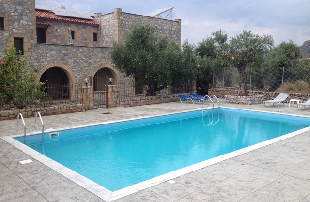 Io villa 2 a little stone castle in Stoupa