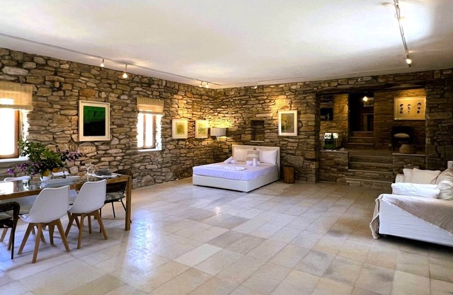 Ios Suite Atellier-Cozy Stone Retreat near the sea