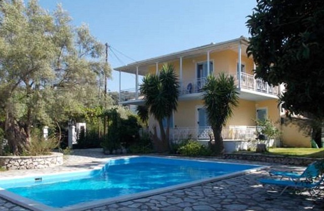 "IRIS" Villa with swimming pool