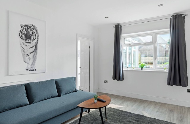 Isimi luxurious 4 Bed House Derby, with ensuite bathrooms. A Home away from Home