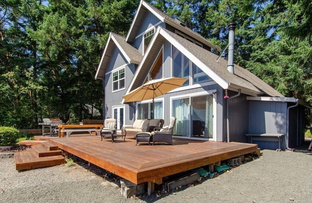 Island house located on Stretch Island close to Fair Harbor