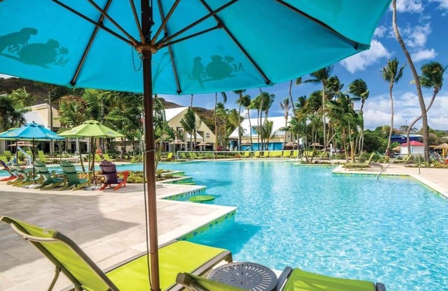 Island Paradise: 2BR Suite at Marg St Thomas