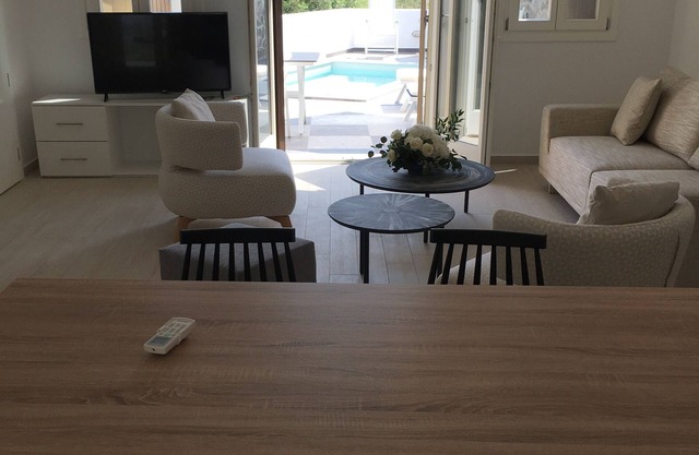 ISLAND SWEET HOME A (max 6 pax) - SANTORINI