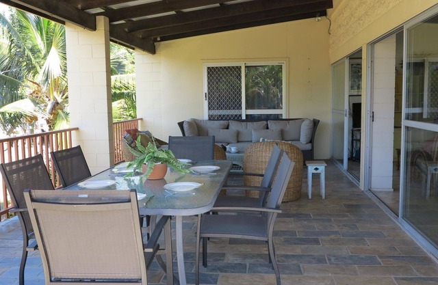 Island View Unit 3 - Lovely with spectacular water views, across the road from Geoffrey Bay Beach