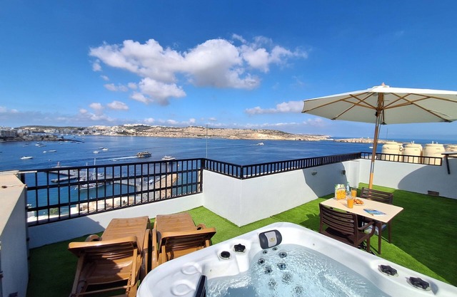 Islet Promenade Studio with Hot Tub and Sea View
