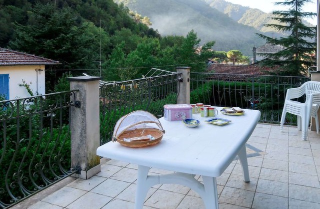 Isolabona Holiday Home, Sleeps 20 with Free WiFi