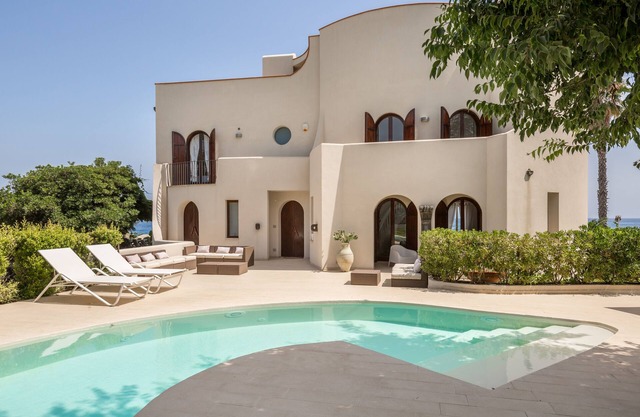 Exclusive villa on the sea of ​Giardini Naxos one step away from Taormina