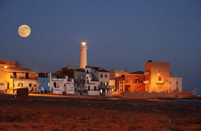 Adelaide House in the heart of Punta Secca five meters from the beach