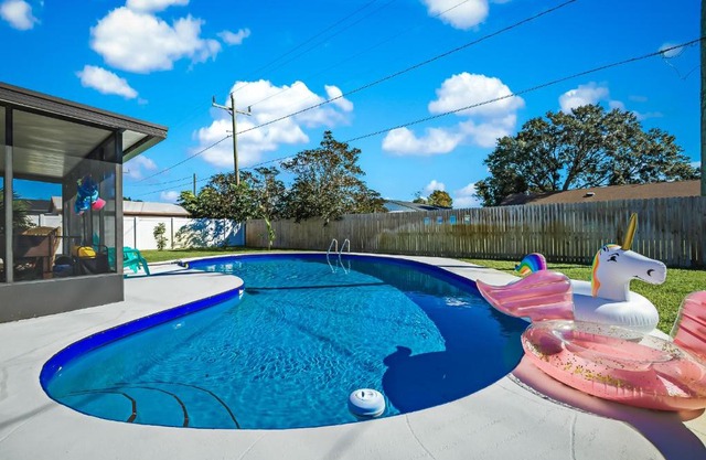 Ixora6 Heated pool mins to beach airport USSSA