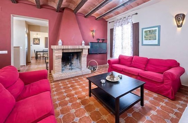 jaccuzi in room, barbecue, activities in natural environment