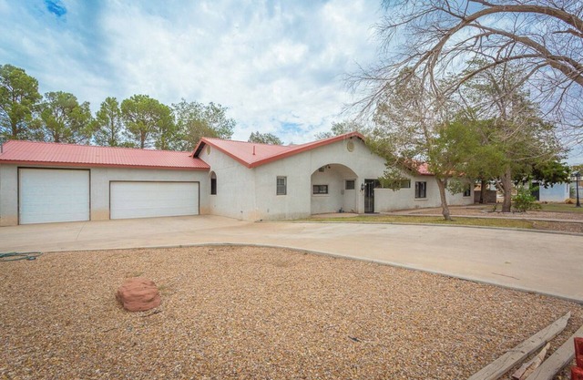Jacuzzi Home - 5 min drive to FLETC!
